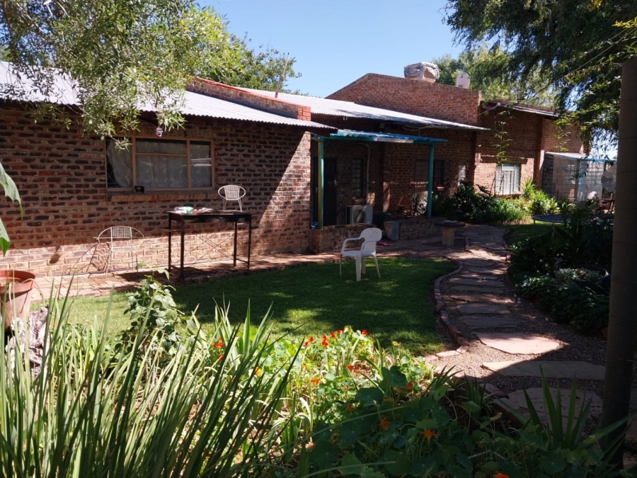 6 Bedroom Property for Sale in Schweizer Reneke North West